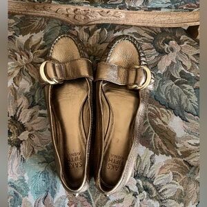 Saks Fifth Avenue Loafers Almond Toe Gold Leather Flat Heel Casual Shoes Sz 7.5